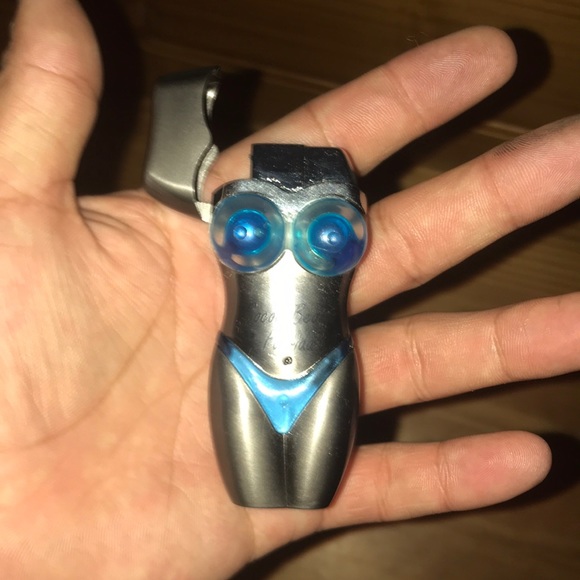 Multiple different lighters - Picture 2 of 6